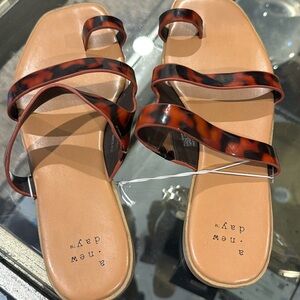 NEW Women's Marilyn Tortoise Print Toe Loop Slide Sandals - A New Day - Sz7